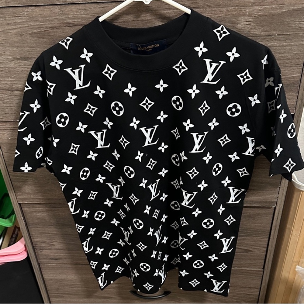 Black & white tee
